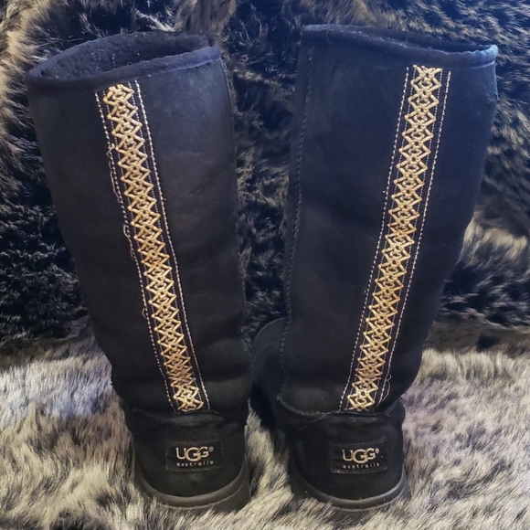 Uggs Black Tall Revival Boots Sheepskin 7 W - Picture 4 of 11